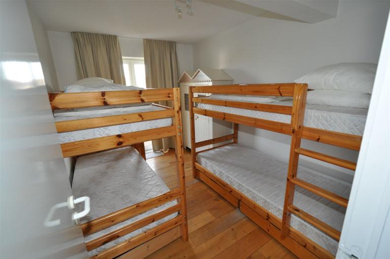 Slaapkamer met 2 stapelbedjes